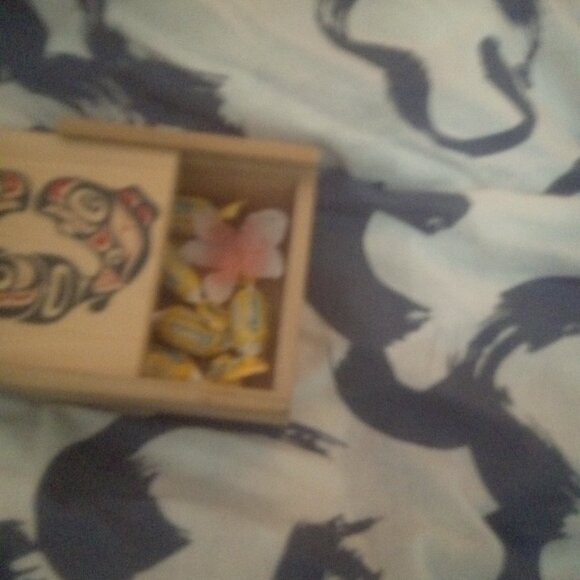 Traditional Inuit/Indigenous Accessory Box - Picture 5 of 5